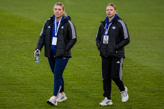 Anna Jøsendal and Jalen Tompkins of Vålerenga arrives