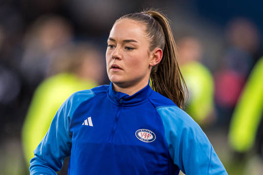 Janni Thomsen of Vålerenga warms up