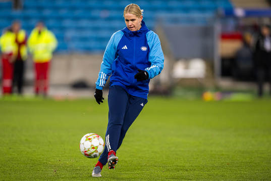 Elise Thorsnes of Vålerenga warms up