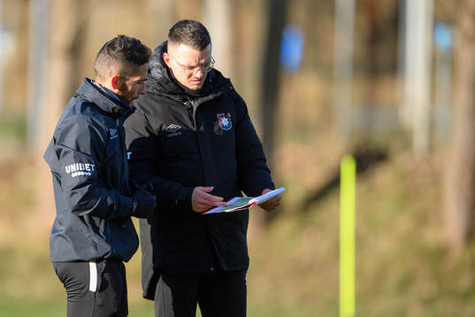 Tränare Xabier Ruiz Ocenda och assisterande tränare Albin