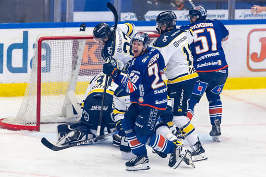 Växjös Hugo Gustafsson jublar