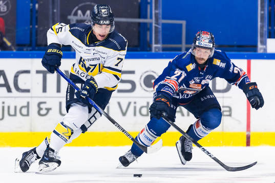 HV71s Radan Lenc och Växjös Brian Cooper