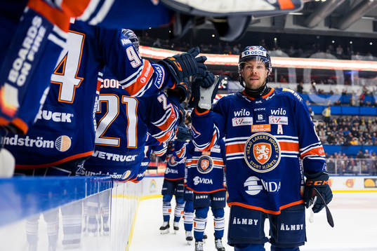 Växjös Robert Rosén jublar