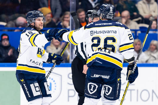 HV71s Kalle Maalahti jublar