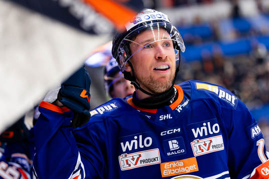 Växjös Dylan McLaughlin jublar