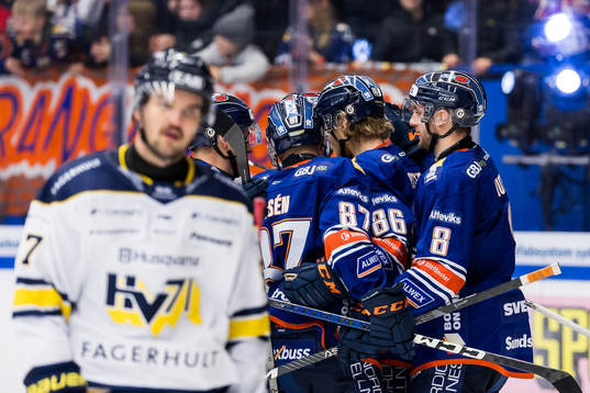 Växjös Joachim Blichfeld jublar med lagkamrater