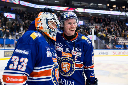 Växjös Emil Larmi och Joel Persson jublar