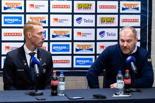 Växjös tränare Jörgen Jönsson och HV71s tränare Johan