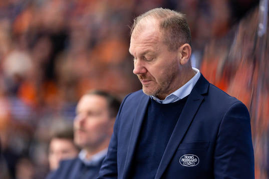 HV71s tränare Johan Lindbom deppar