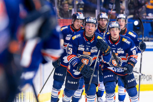 Växjös Dylan McLaughlin jublar