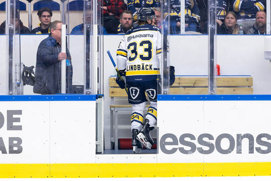 HV71s Måns Lindbäck blir utvisad