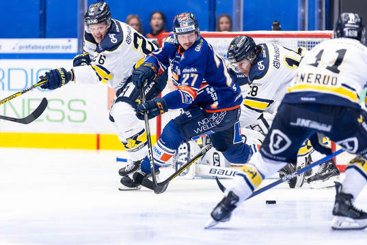 HV71s Tommi Tikka, Kalle Maalahti och Växjös Martin