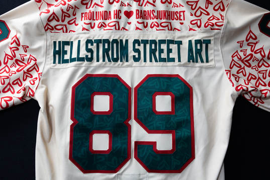 Frölundas matchtröja designad av Hellstrom Street Art