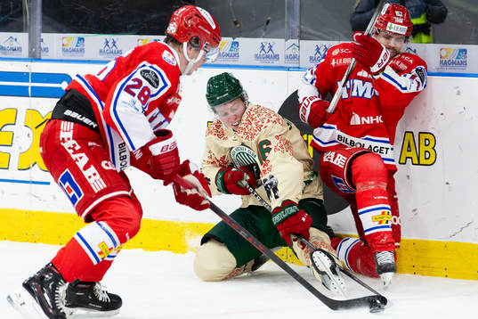 Timrås Simon Forsmark och Anton Lander mot Frölundas Otto