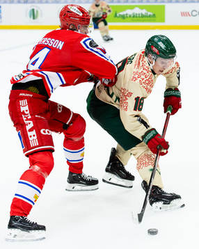 Timrås Emil Pettersson och Frölundas Linus Öberg