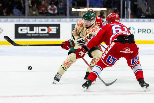 Frölundas Noah Hasa och Timrås Axel Rindell