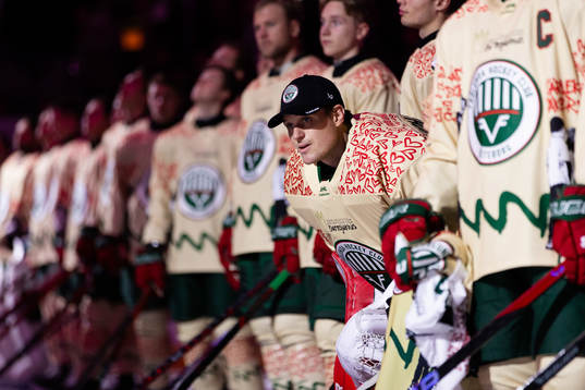 Frölundas målvakt Lars Johansson på line up innan