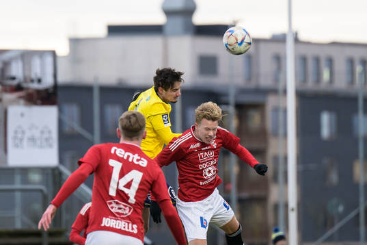 Ängelholms Assad Al Hamlawi och Karlstads Linus Fredriksson