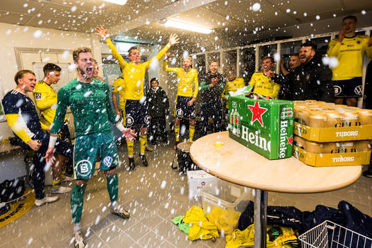 Ängelholms målvakt Robin Streifert jubel
