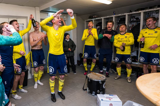 Ängelholms Karl Gunnarsson jublar