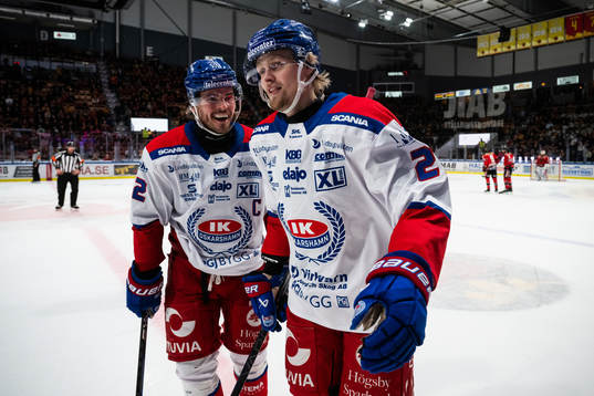 Oskarshamns Oscar Engsund och Hampus Karlsson jublar