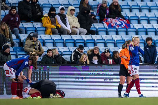 Karina Sævik of Vålerenga reacts
