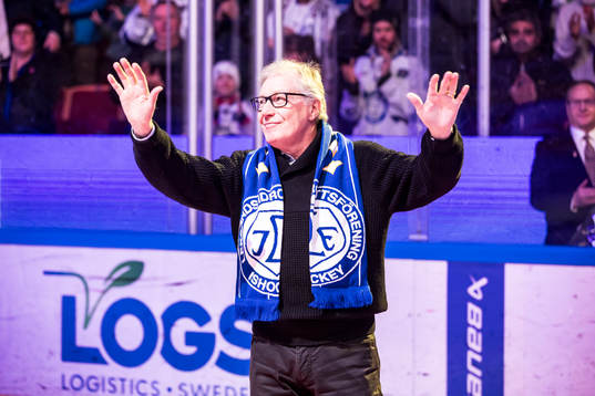Dan Labraatenhyllas för att han valts in i Hall of Fame