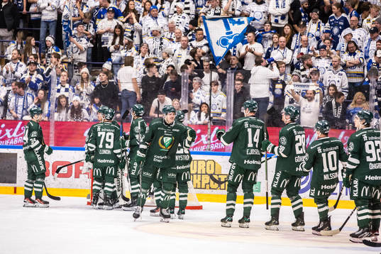 Färjestads spelarna jublar