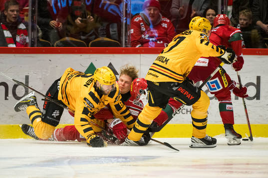 MoDos Erik Walli Walterholm och Skellefteås Petter Granberg