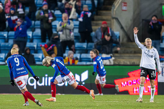 Thea Bjelde of Vålerenga celebrates