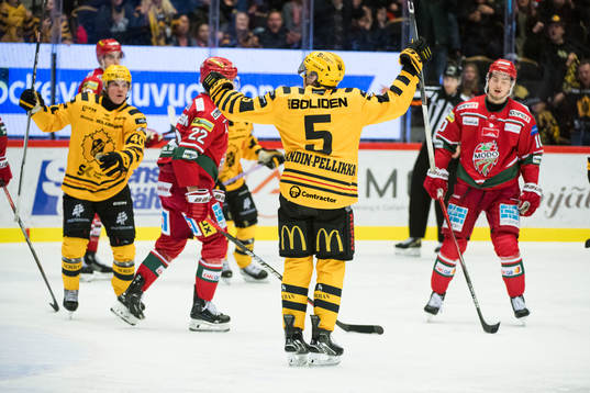 Skellefteås Axel Sandin Pellikka jublar