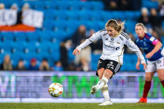 Cesilie Andreassen of Rosenborg missing a chance to score