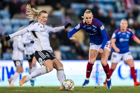 Mathilde Harviken of Rosenborg and Karina Sævik of