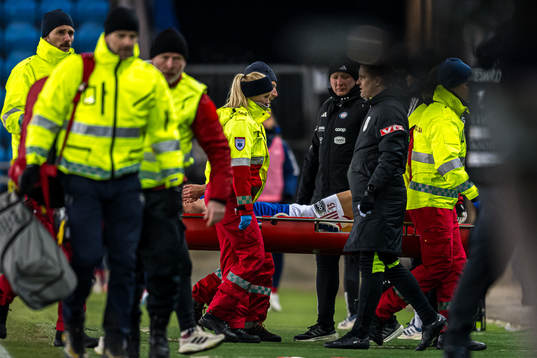 Mimmi Löfwenius Veum of Vålerenga in pain