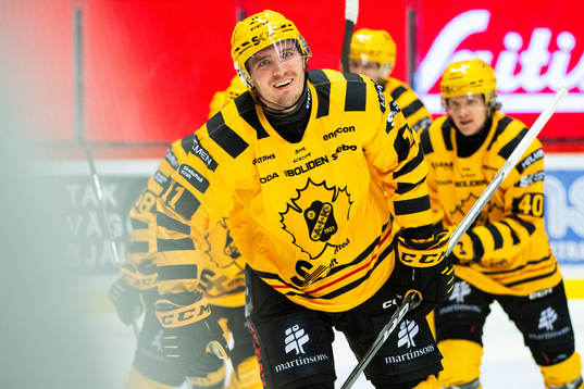 Skellefteås Max Lindholm jublar