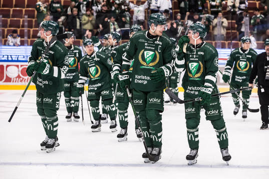 Färjestads Victor Ejdsell och Oscar Lawner jublar