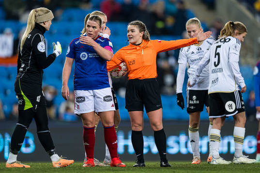 Guro Pettersen, Ingibjörg Sigurdardottir of Vålerenga and