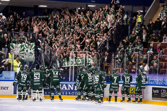 Färjestads spelarna jublar