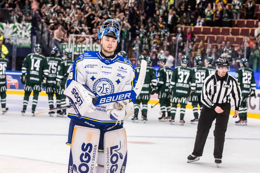 Leksands målvakt Filip Larsson deppar