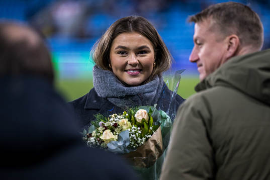 Anna Nerland Aahjem of Lyn at half-time break