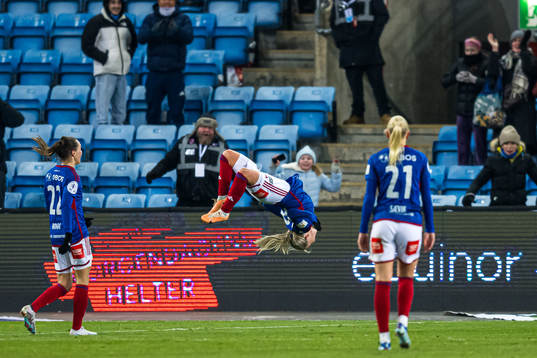 Thea Bjelde of Vålerenga celebrates