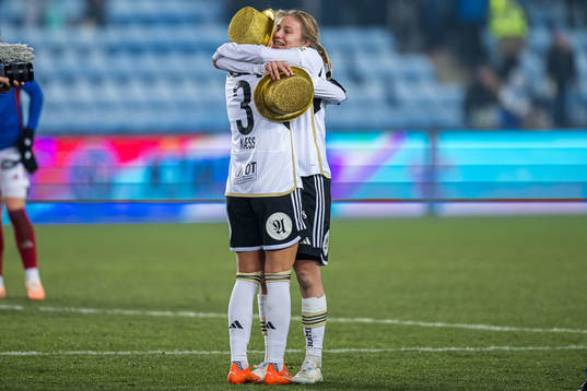 Mali Lilleås Næss and Cesilie Andreassen of Rosenborg