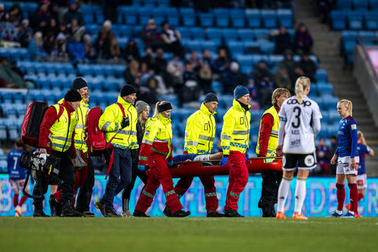 Mimmi Löfwenius Veum of Vålerenga in pain