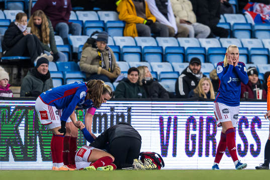 Mimmi Löfwenius Veum of Vålerenga in pain