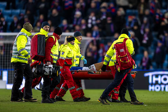 Mimmi Löfwenius Veum of Vålerenga in pain