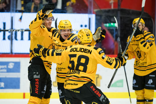 Skellefteås Max Lindholm jublar