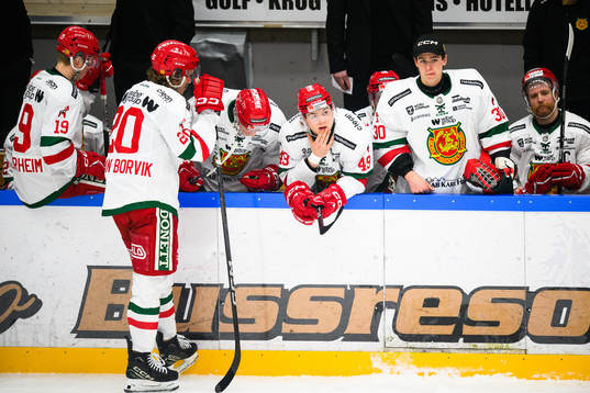 Moras spelare i väntan på videogranskning