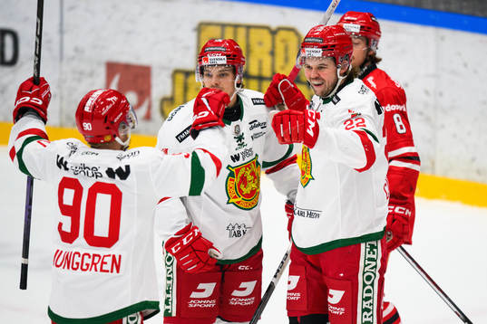Moras Måns Carlsson jublar