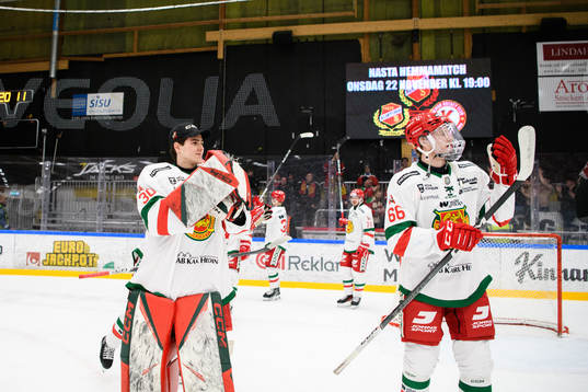 Moras målvakt Noel Massot och Ludvig Markman jublar