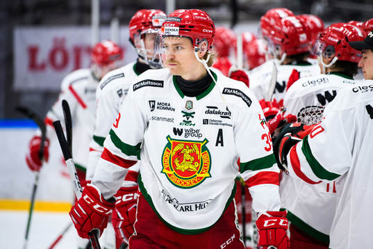 Moras Kristoffer Gunnarsson jublar med lagkamrater